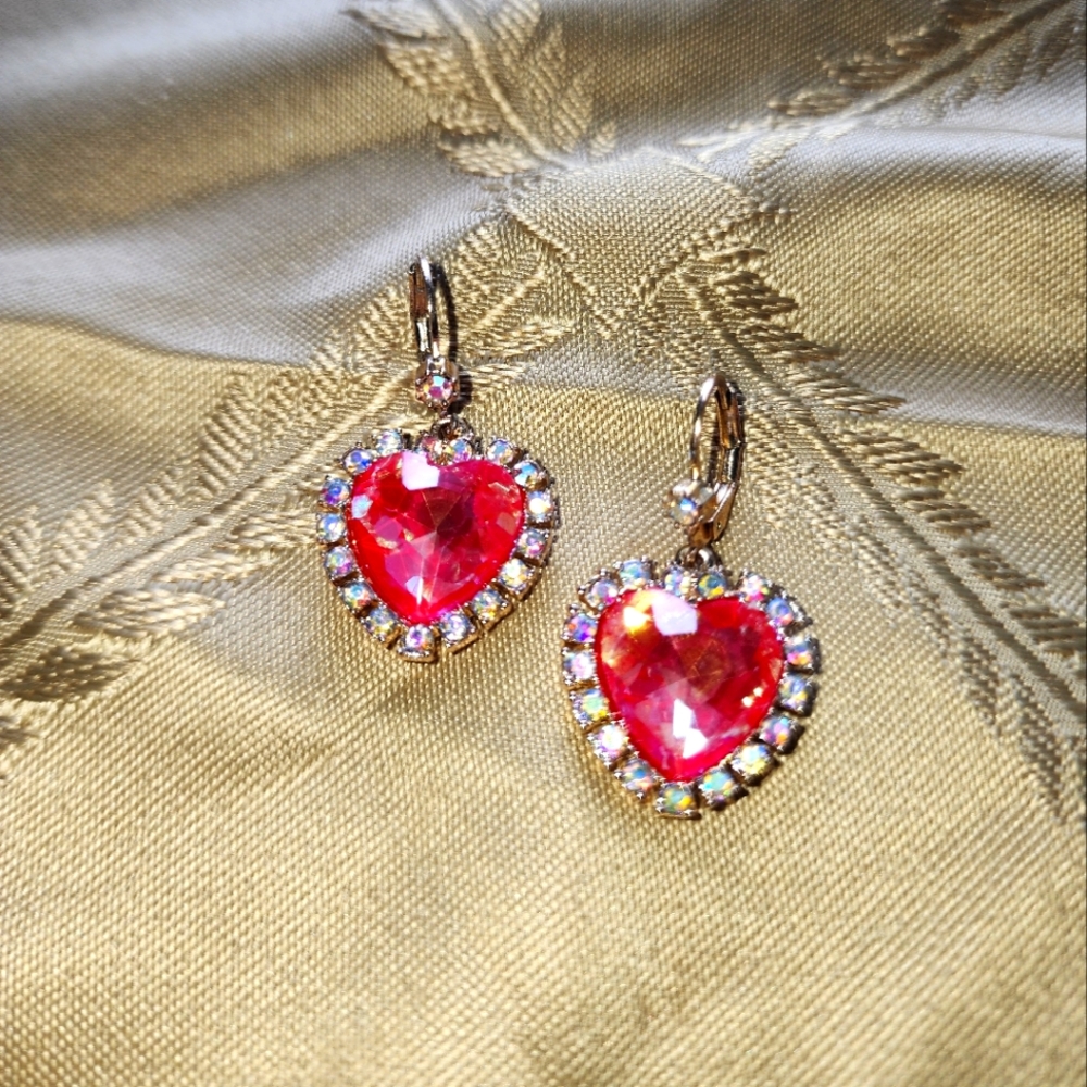 Betsy Johnson Heart earrings ♥️